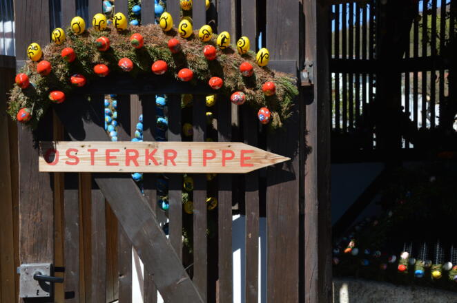 Birkenreuther Brunnen mit Osterschmuck