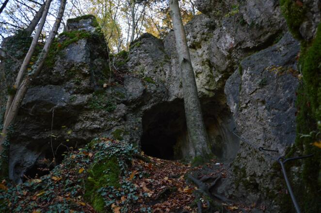 Neideckgrotte oberhalb der Burgruine Neideck im Wiesenttal