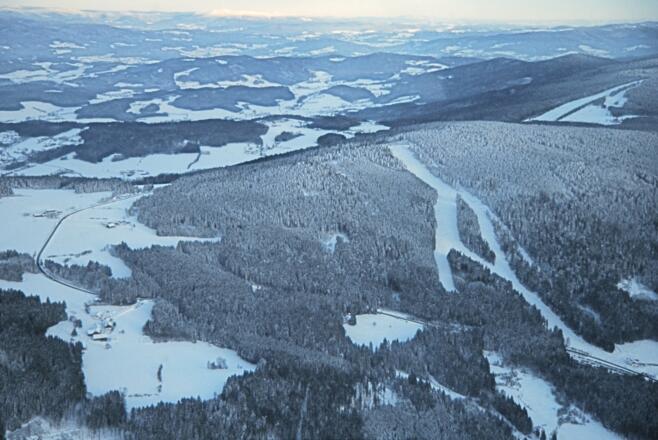 Pröller aus Nord-West mit den Ski-Abfahrten nach Klinglbach