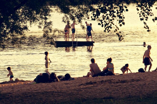 Badespaß am Strandhaus Sand und Sofa