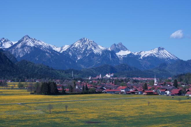HB_Schwangau_und_die_malerische_Bergwelt1_g