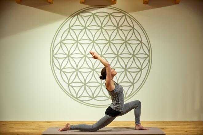 Yogaübung einer Frau