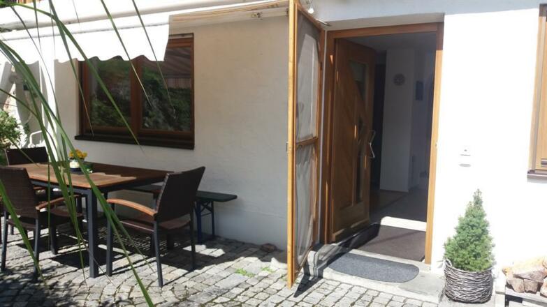 Eingang Fewo 2 mit Terrasse