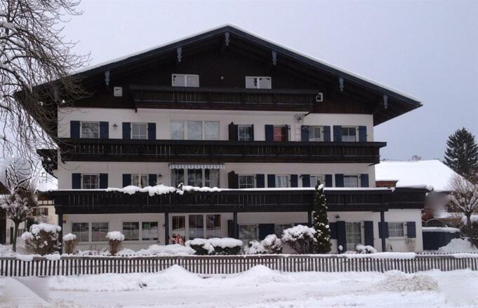 Hausansicht, Fewo links im EG