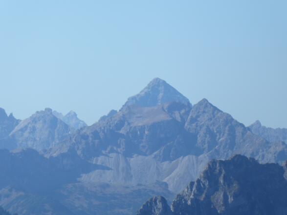 Blick auf Hochvogel (Luftlinie 33 km) und Allgäuer Berge