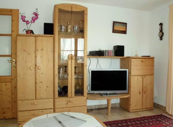 FEWO-EG, Wohnraum mit TV