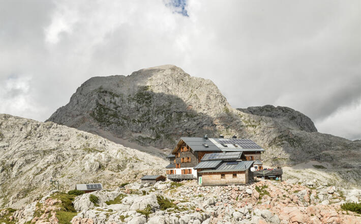 Am Beginn des Blaueis-Kars steht die Blaueishütte