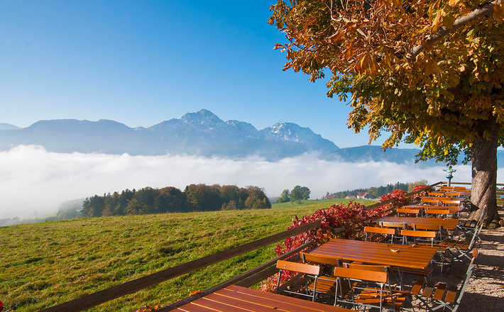Aussicht vom Biergarten auf das Staufen-Massiv