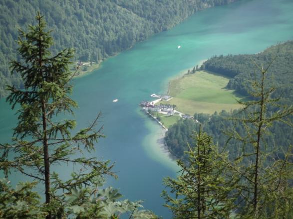 Der Abstecher lohnt sich: Von der Archenkanzel hat man einen schönen Blick hinunter auf den Königsee