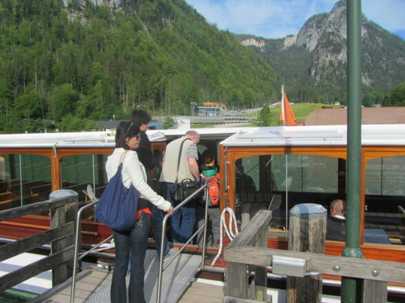 Ein seltener Tourenbeginn: mit dem Schiff über den Königssee