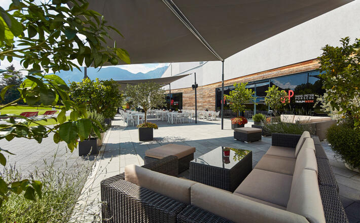 Der Außenbereich des Restaurants im Traumwerk