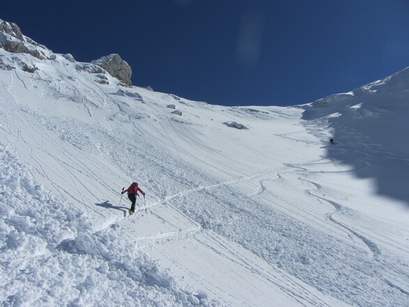 Die letzten 100 Hm, von links frische Schneerutsche