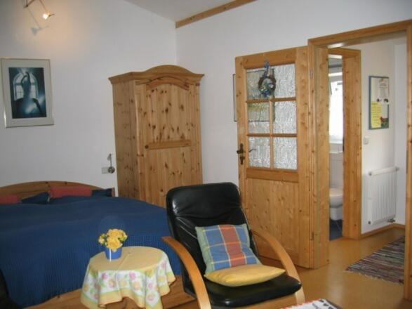 fewotasitzbettschrankflurbad