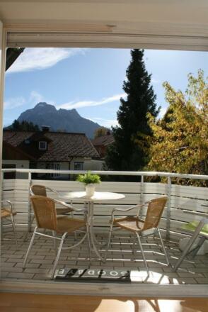 Balkon mit Bergblick