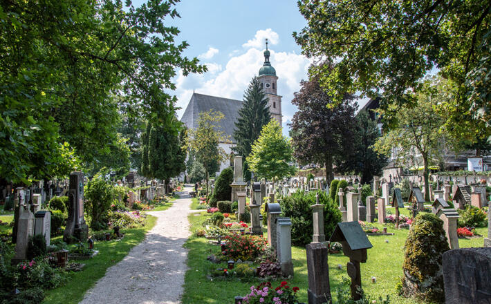 Die Franziskaner Kirche hinter dem Berchtesgadener Friedhof