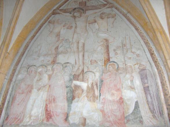 Wir passieren diese Kreuzigungs-Freske.  