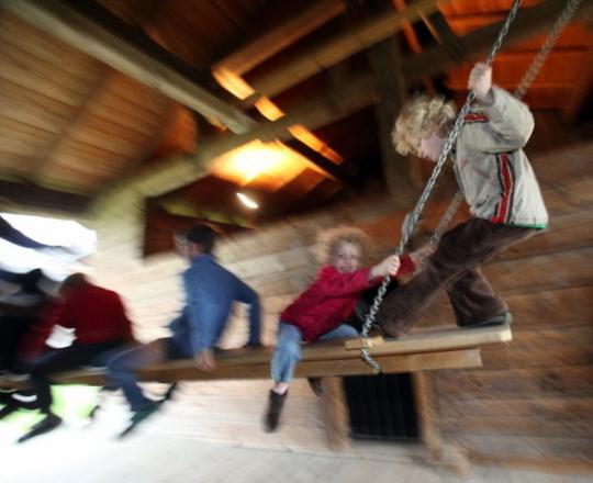 Kirta-Hutsch&#039;n am Kirchweihmontag im Ameranger Bauernhausmuseum.