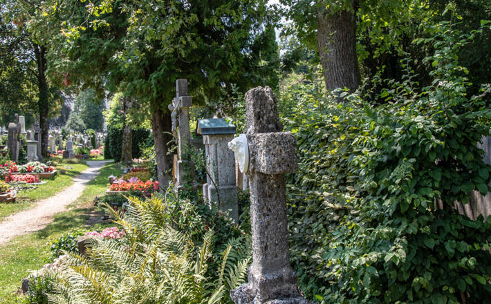 Steinerne Grabmäler auf dem Berchtesgadener Friedhof