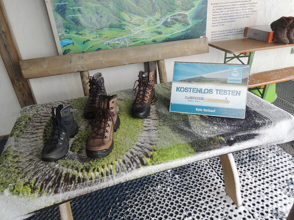 LOWA-Testcenter an der Bergstation der Kampenwandseilbahn