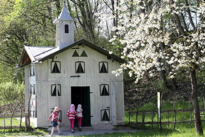 Das Bienenhaus ist Teil des Ameranger Bauernhausmuseum.