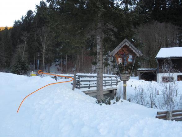 am Kohlhäusl über die Brücke und auf der Forststraße weiter