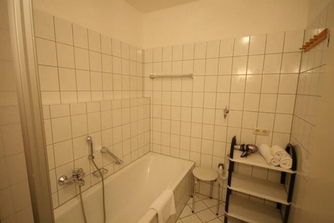 Badezimmer mit Badewanne