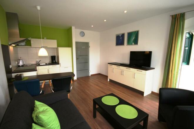 Wohnraum mit Küchenzeile