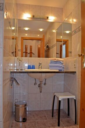 Badezimmer mit Dusche