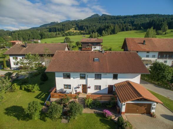 Hier die direkte Lage am Fuß der Alpspitze