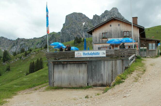 Die Hochalphütte im Sommer