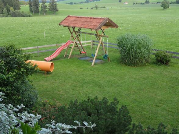 Hofeigener Spielplatz für unsere kleinen Gäste