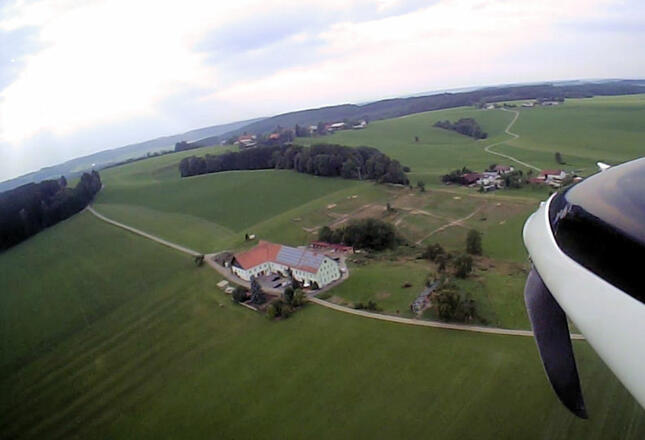 Gestüt Schochenhof aus der Luft