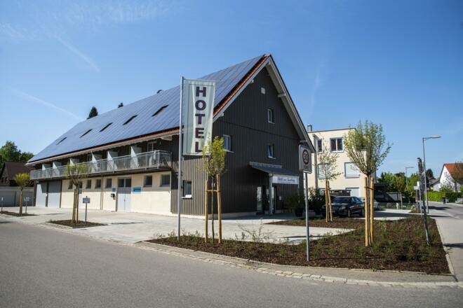 Nur ein paar Schritte sind es zum Haupthaus, Hotel Kunstmühle