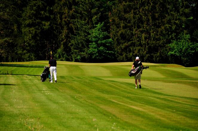 1er Fairway mit Green