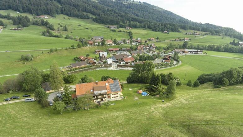 Blick zum Dorf