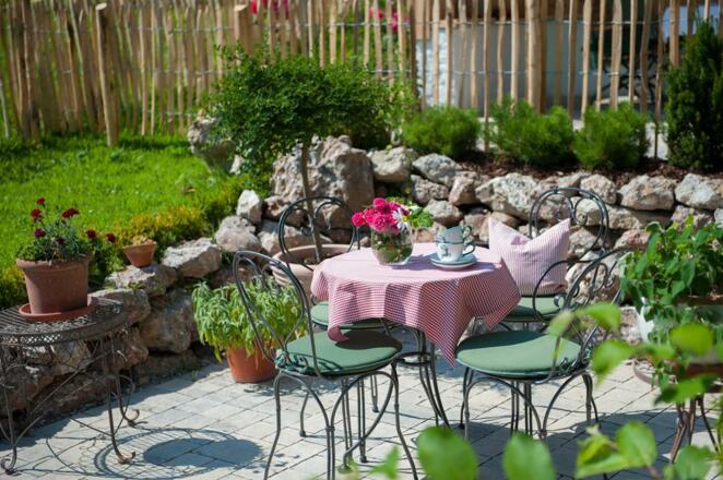 Waibelhof - Sitzmöglichkeiten im Garten