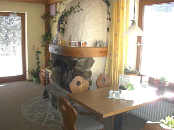 offener Kamin im Cafe