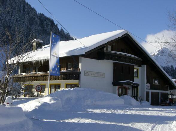 Alpenrose Eingang Winter