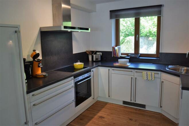 vollausgestattete große &amp; moderne Küche