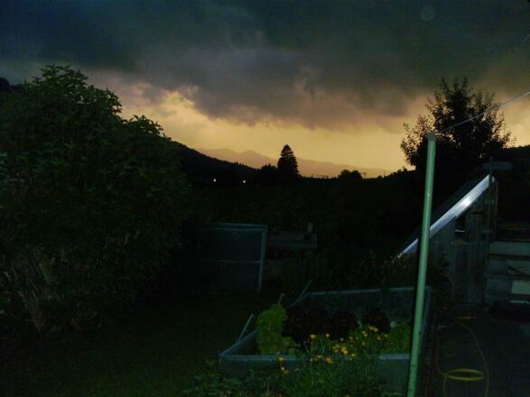 Gewitterstimmung vorm Haus (2)