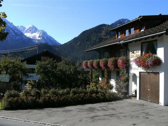 Herbststimmung vor dem Haus