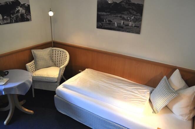 Einzelzimmer mit Balkon