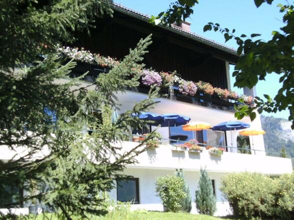 Hausansicht im Sommer