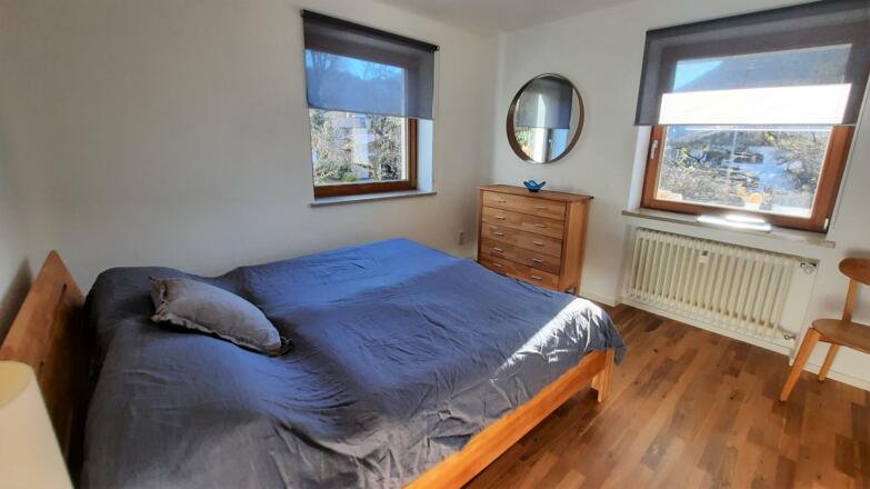 Schafzimmer mit Bett 180x200