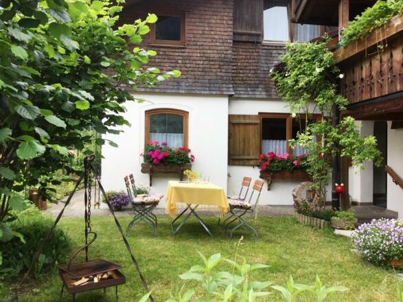 Garten mit Grillplatz