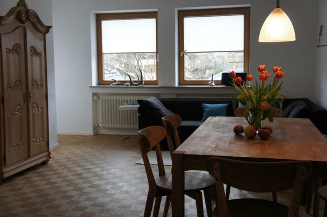 Wohn-/Eßraum mit verstecktem TV