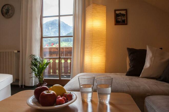 Wohnraum FeWo Hornblick*** mit Blick in die Berge