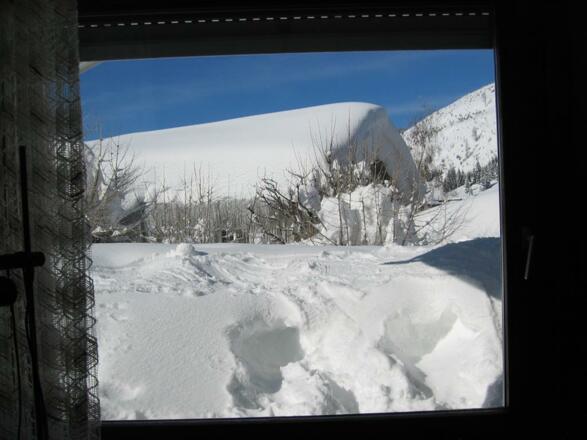 Aussen_Blick_Westen_Eingeschneit