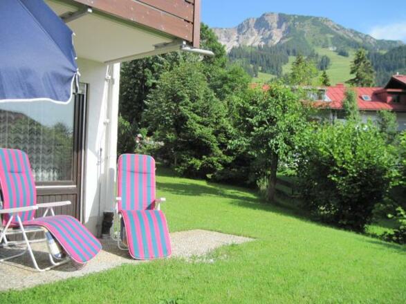 Logo_Fewo_Henzler_Sommer_Aussen_00