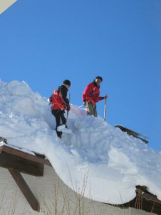 Gundstrasse_10_Schneeräumung_Dach